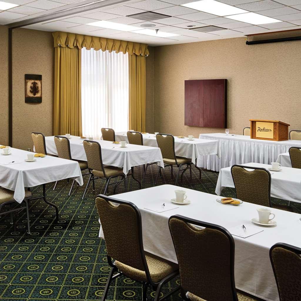 Radisson Hotel ביסמרק מראה חיצוני תמונה