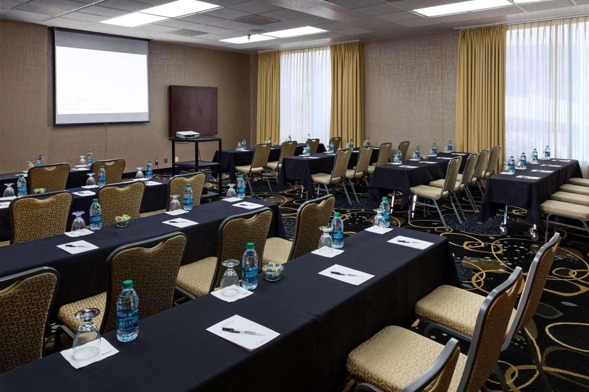 Radisson Hotel ביסמרק מראה חיצוני תמונה