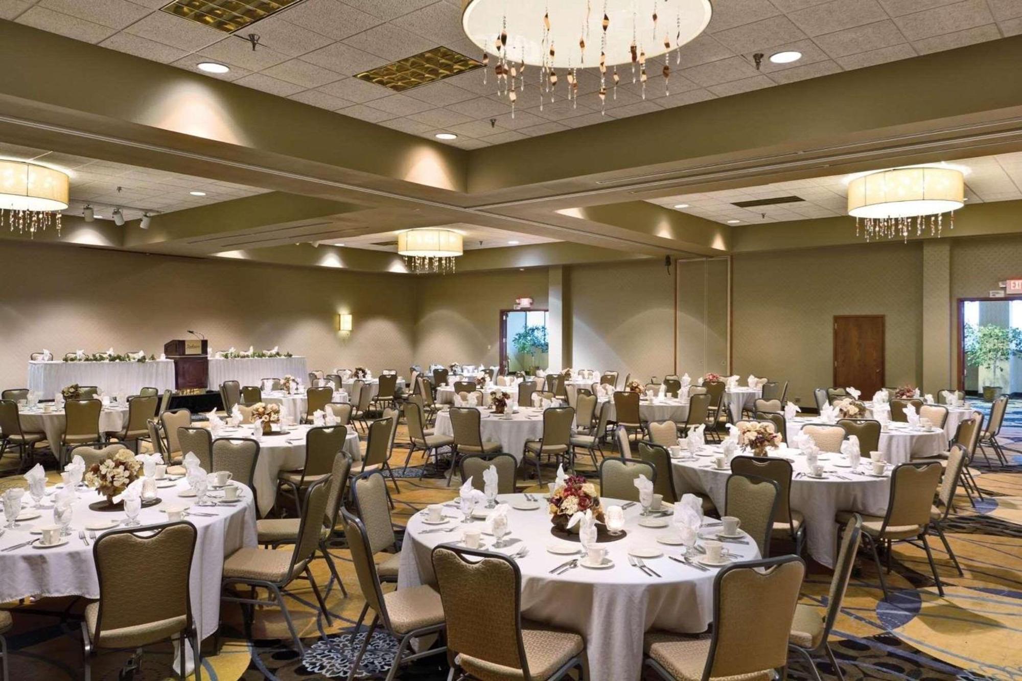 Radisson Hotel ביסמרק מראה חיצוני תמונה