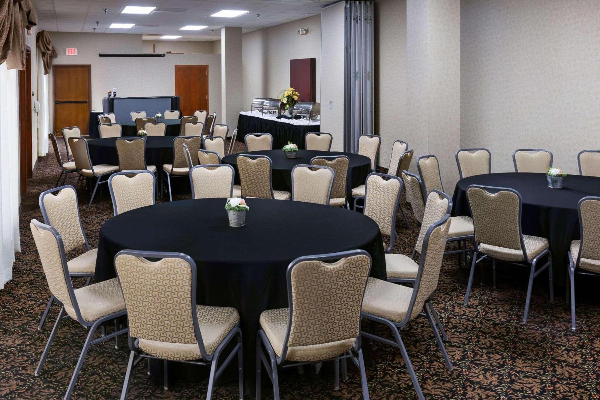 Radisson Hotel ביסמרק מראה חיצוני תמונה