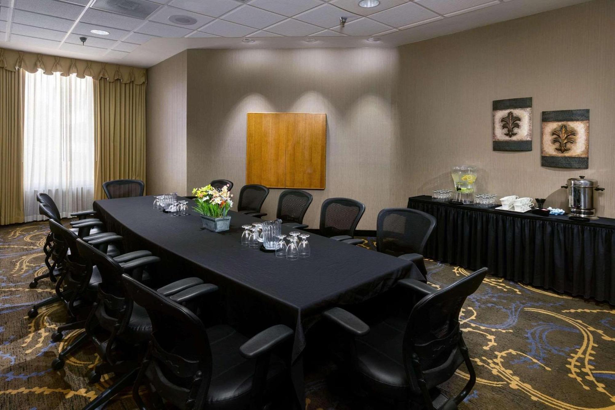 Radisson Hotel ביסמרק מראה חיצוני תמונה