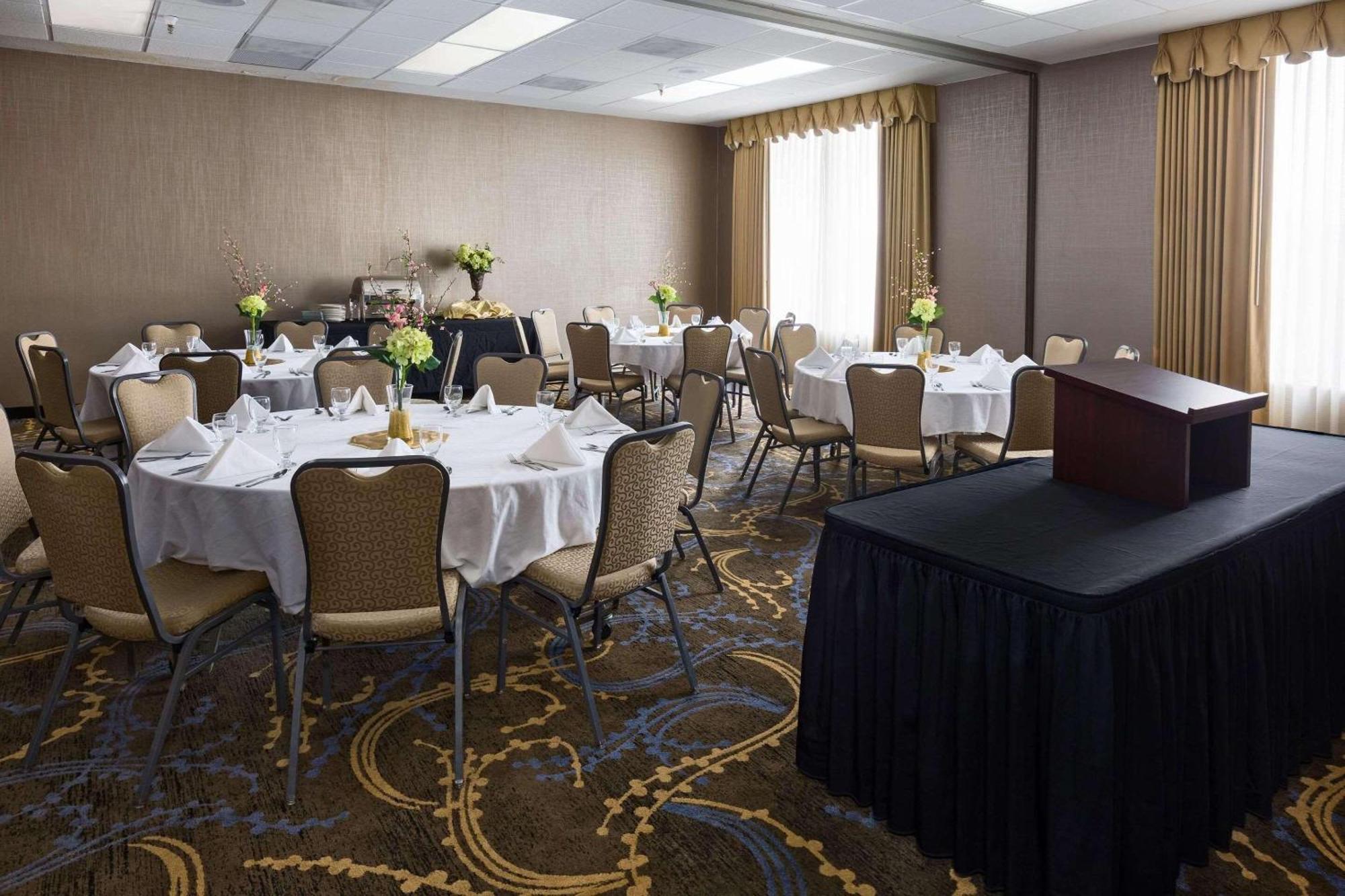 Radisson Hotel ביסמרק מראה חיצוני תמונה