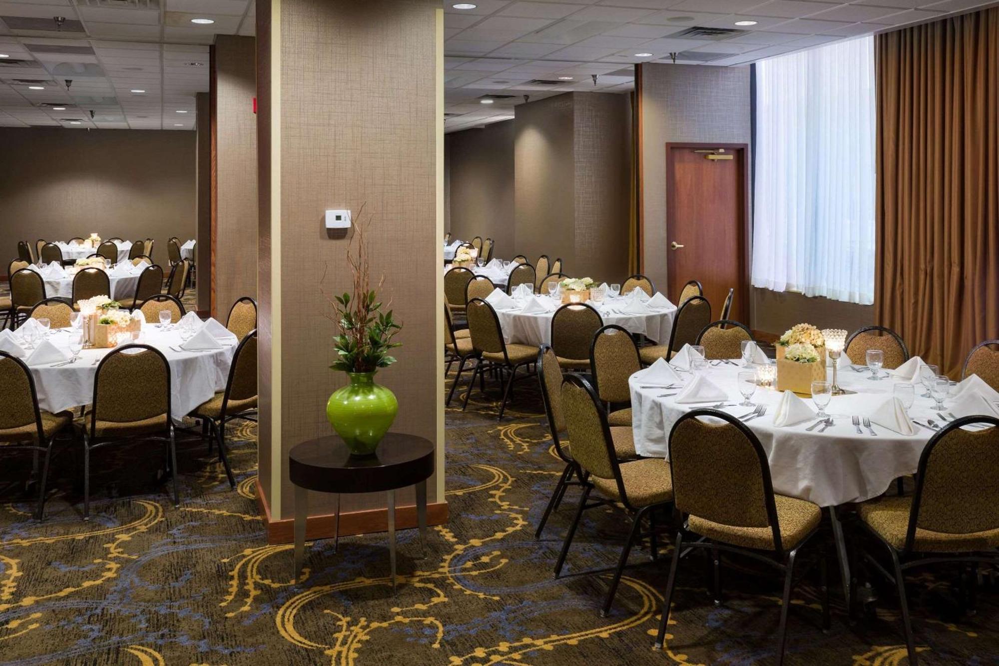 Radisson Hotel ביסמרק מראה חיצוני תמונה